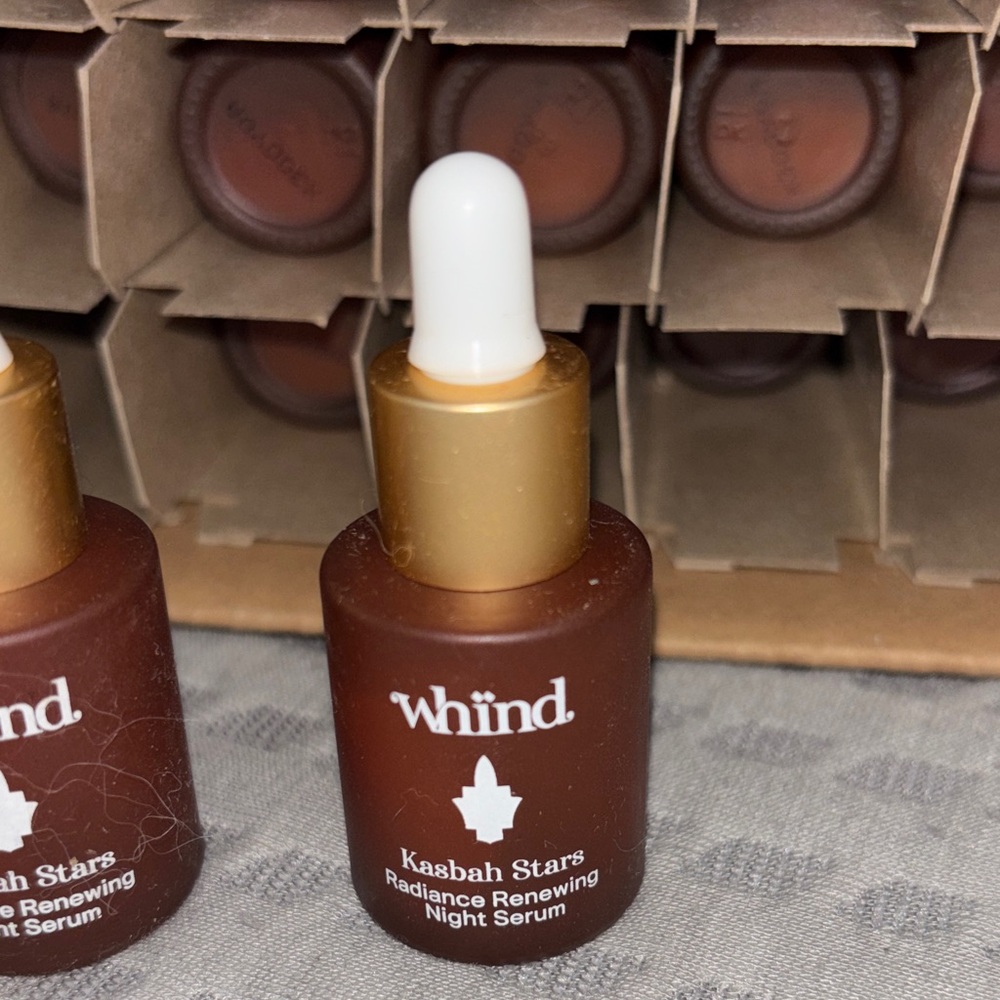 Whind Kasbah Stars Radiance Renewing Night Serum.